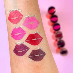 Revolution Beauty Satin Kiss Lipstick^ Lipstick